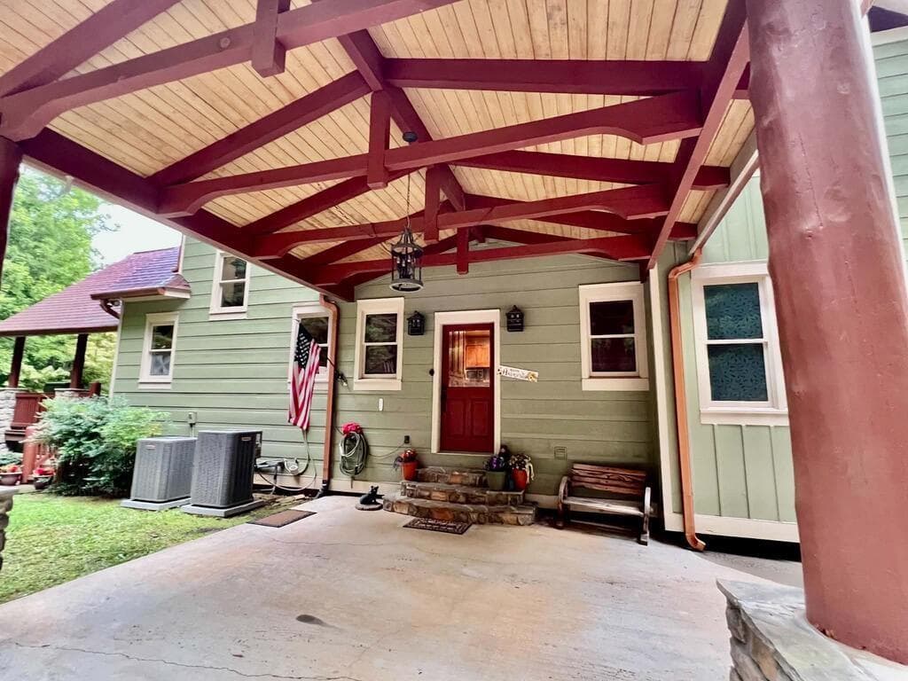 3 bedroom, 3 bathroom, 2,850 sq ft single family residence for sale at 381 Laurel Ridge Drive, Ellijay, GA 30536 — photo 2