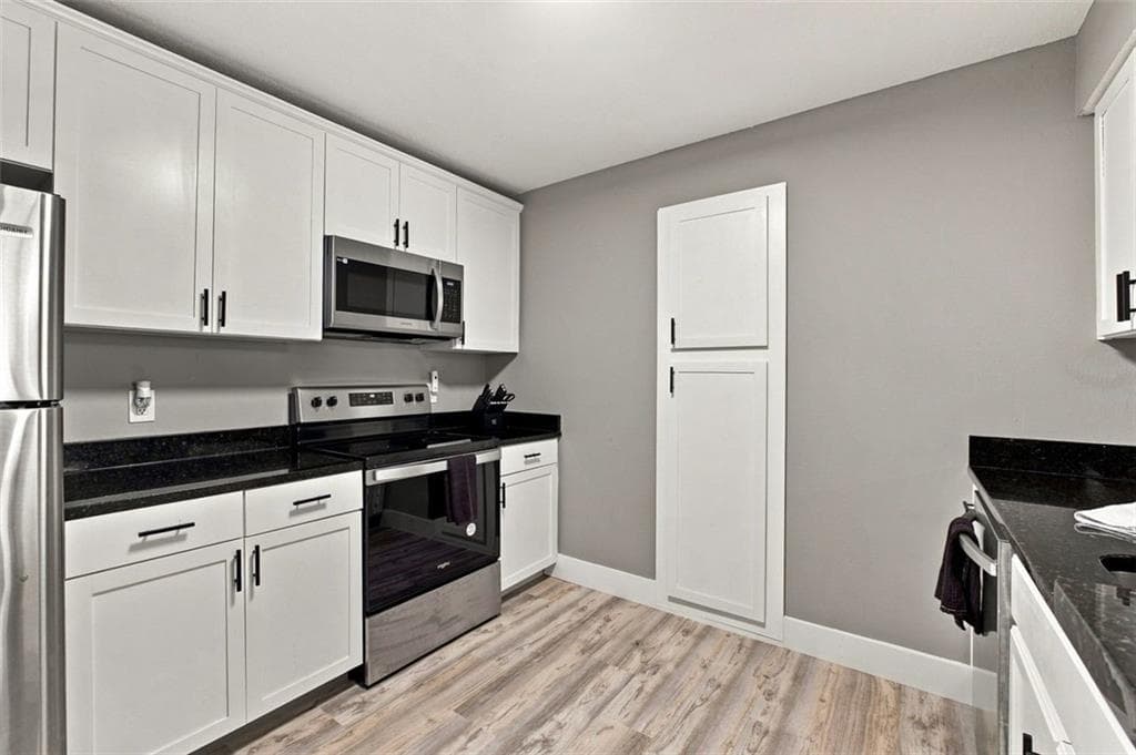 2 bedroom, 2 bathroom, 949 sq ft condominium for sale at 2657 Lenox Road A-1, Atlanta, GA 30324 — photo 7