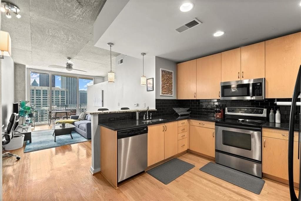 1 bedroom, 1 bathroom, 744 sq ft condominium for rent at 860 Peachtree Street 1506, Atlanta, GA 30308 for $2,000 a month — photo 3