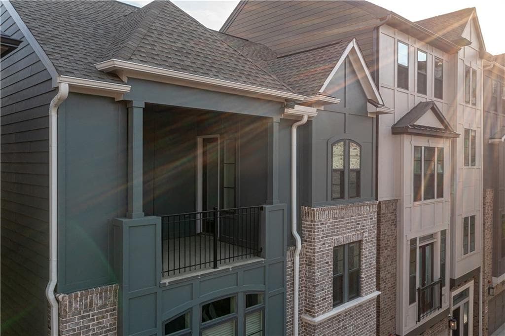 3 bedroom, 3 bathroom, 1,917 sq ft single family residence for sale at 529 Broadview Place, Atlanta, GA 30324 — photo 3