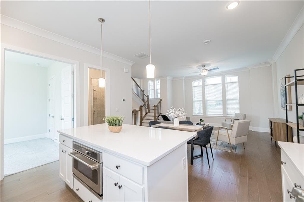 3 bedroom, 3 bathroom, 1,917 sq ft single family residence for sale at 529 Broadview Place, Atlanta, GA 30324 — photo 10