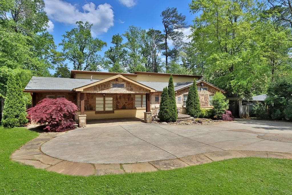 6 bedroom, 4 bathroom, 1,898 sq ft single family residence for rent at 4081 Ashford Dunwoody Road, Atlanta, GA 30319 for $10,000 a month — photo 1 of 56