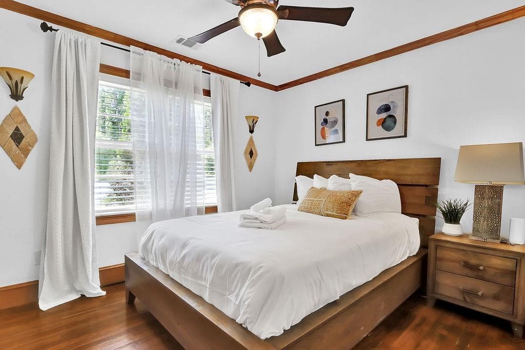 6 bedroom, 4 bathroom, 1,898 sq ft single family residence for rent at 4081 Ashford Dunwoody Road, Atlanta, GA 30319 for $10,000 a month — photo 8
