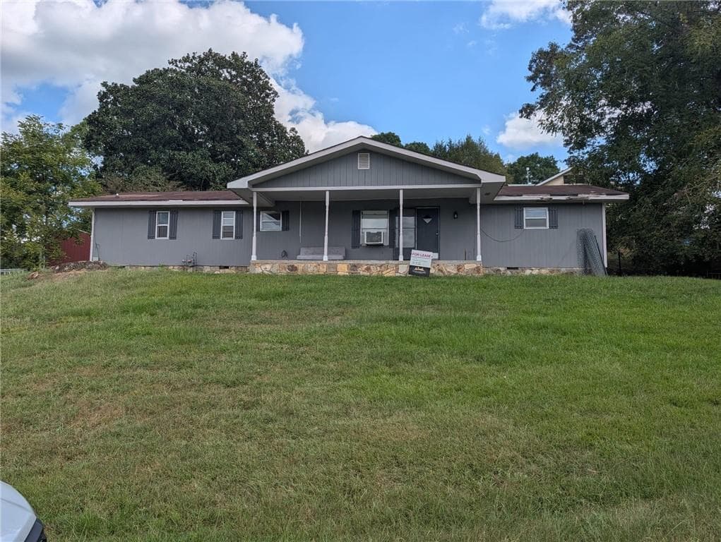 2 bedroom, 2 bathroom, 1,100 sq ft single family residence for rent at 153 Commerce Lane, Ball Ground, GA 30107 for $1,500 a month