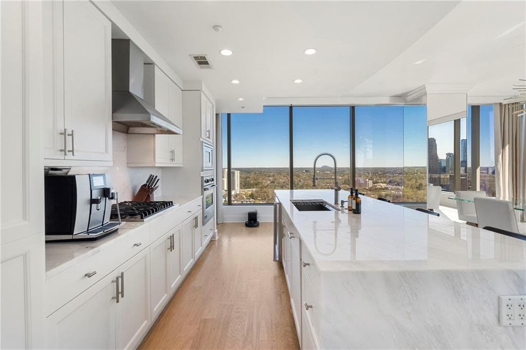 3 bedroom, 3 bathroom, 2,214 sq ft condominium for rent at 3630 Peachtree Road 2204, Atlanta, GA 30326 for $12,500 a month — photo 10
