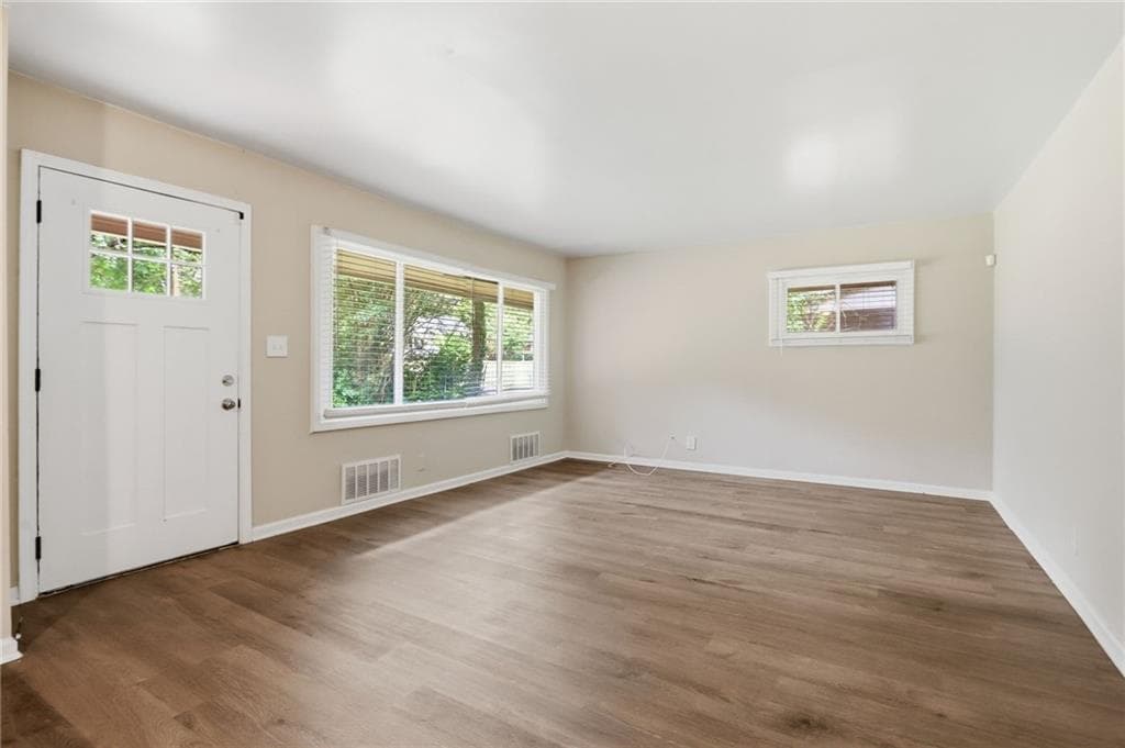 2 bedroom, 1 bathroom, 1,158 sq ft single family residence for sale at 2318 Ousley Court, Decatur, GA 30032 — photo 4