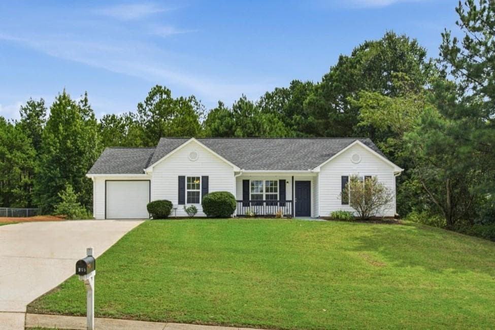 3 bedroom, 2 bathroom, 1,541 sq ft single family residence for sale at 255 Hunters Trace, Covington, GA 30014 — photo 2