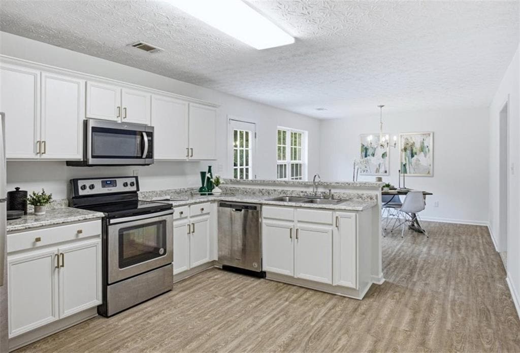 3 bedroom, 2 bathroom, 1,541 sq ft single family residence for sale at 255 Hunters Trace, Covington, GA 30014 — photo 6
