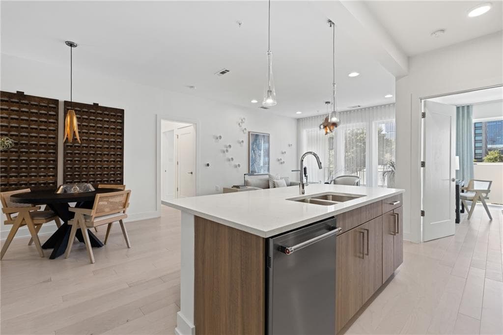 2 bedroom, 2 bathroom, 1,388 sq ft condominium for sale at 775 Juniper Street 323, Atlanta, GA 30308 — photo 4
