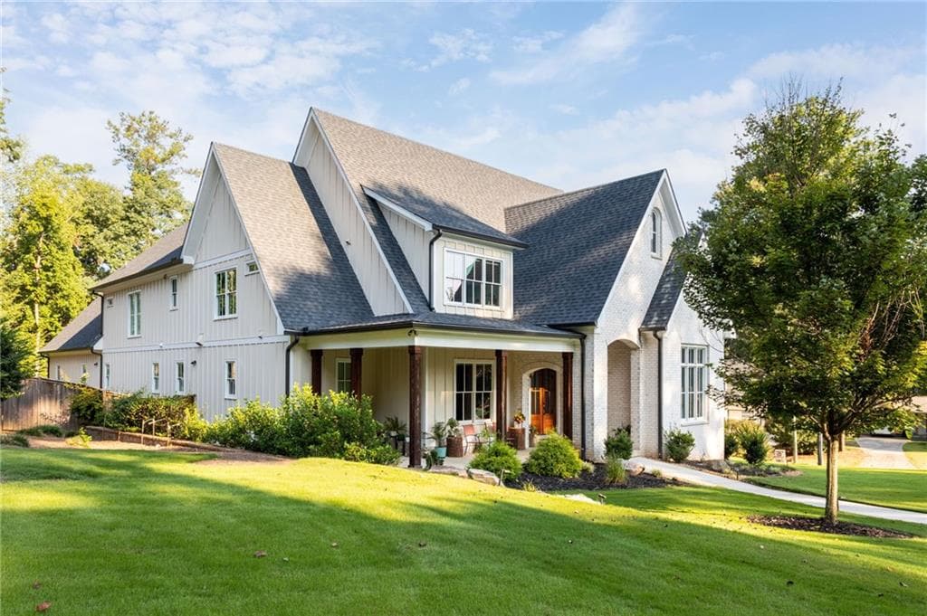 6 bedroom, 8 bathroom, 7,400 sq ft single family residence for sale at 4218 Oak Forest Dr., Atlanta, GA 30319 — photo 2