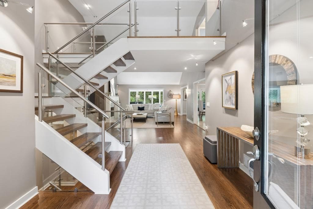 4 bedroom, 5 bathroom, 4,916 sq ft single family residence under contract at 3860 Brandy Station Court, Atlanta, GA 30339 — photo 2