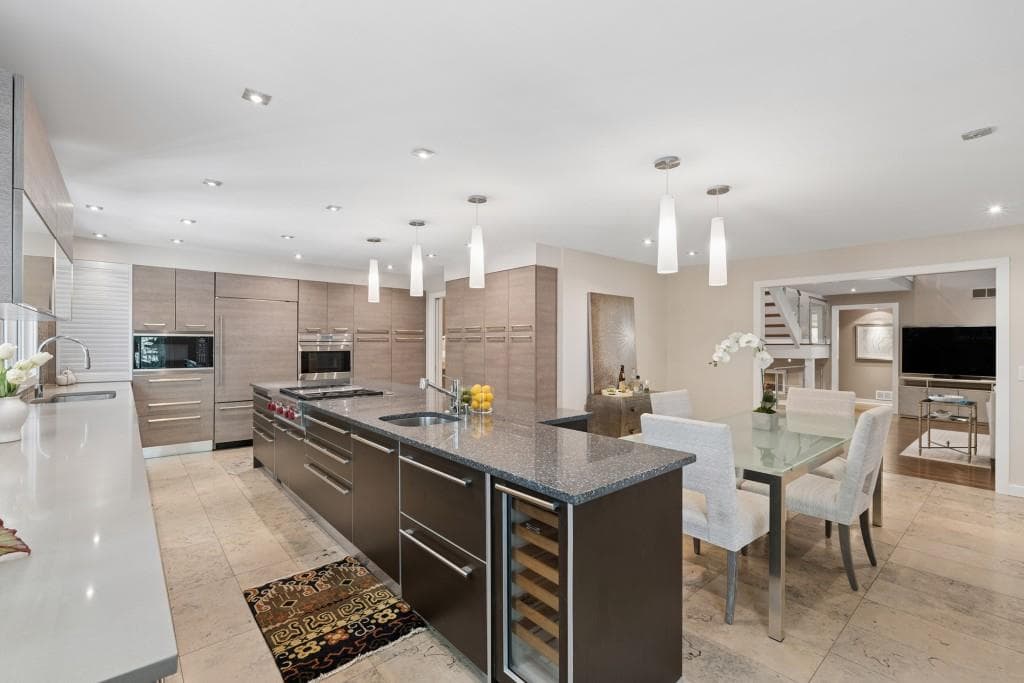 4 bedroom, 5 bathroom, 4,916 sq ft single family residence under contract at 3860 Brandy Station Court, Atlanta, GA 30339 — photo 3