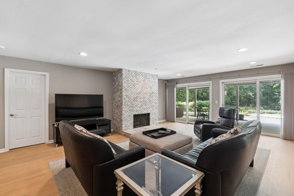 4 bedroom, 5 bathroom, 4,916 sq ft single family residence under contract at 3860 Brandy Station Court, Atlanta, GA 30339 — photo 6