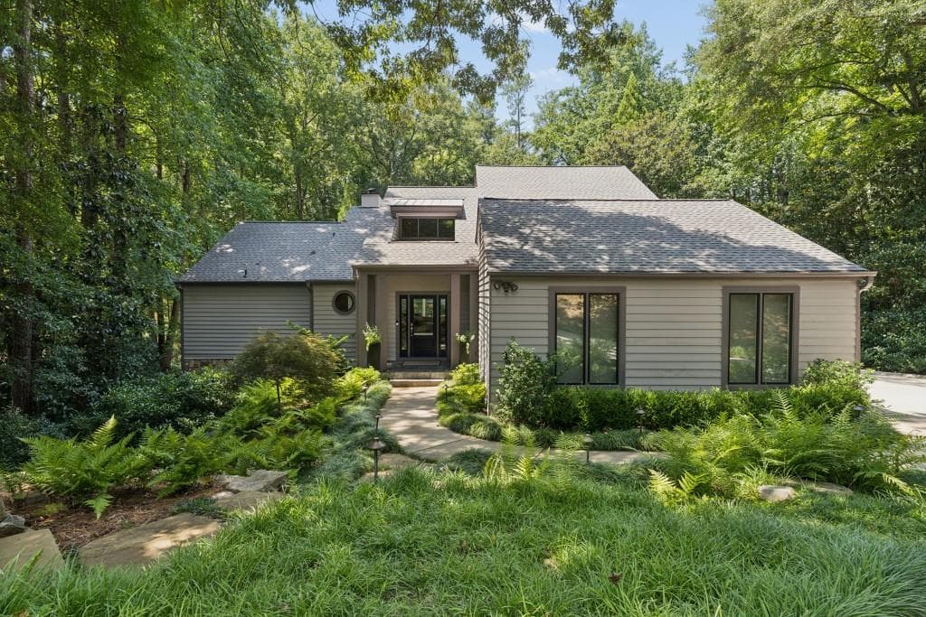 4 bedroom, 5 bathroom, 4,916 sq ft single family residence under contract at 3860 Brandy Station Court, Atlanta, GA 30339 — photo 7