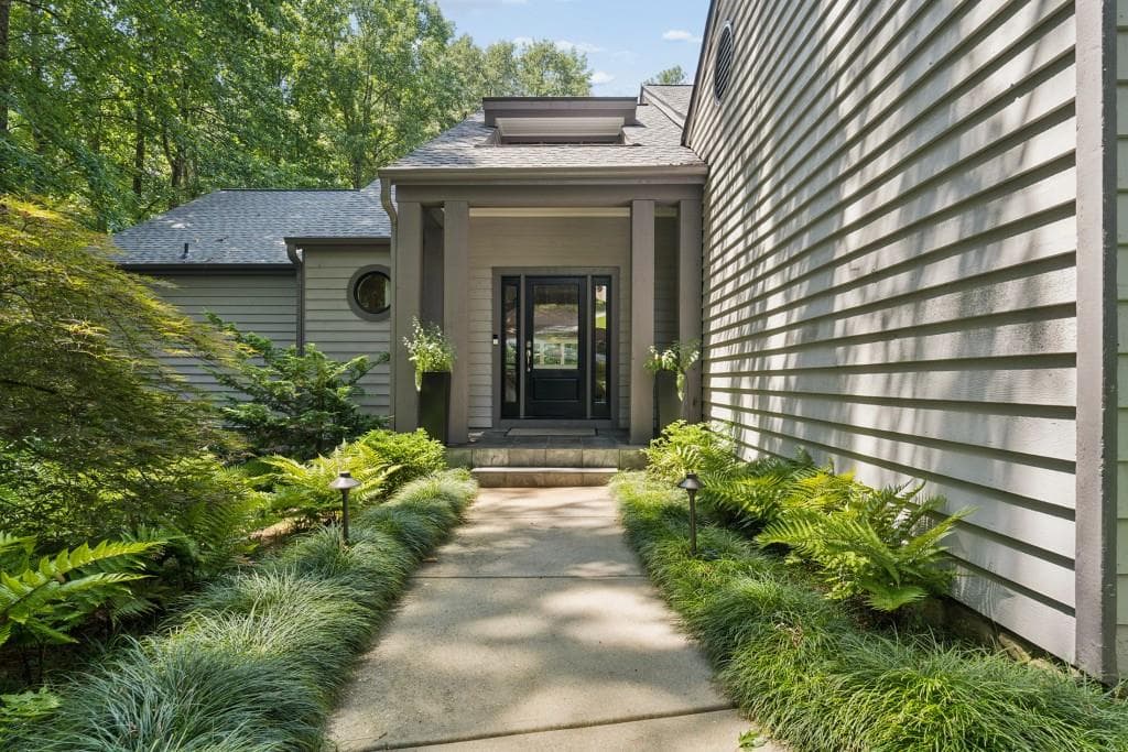 4 bedroom, 5 bathroom, 4,916 sq ft single family residence under contract at 3860 Brandy Station Court, Atlanta, GA 30339 — photo 8