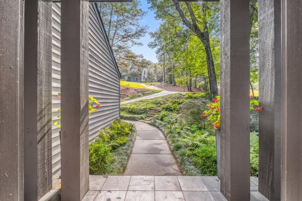 4 bedroom, 5 bathroom, 4,916 sq ft single family residence under contract at 3860 Brandy Station Court, Atlanta, GA 30339 — photo 9