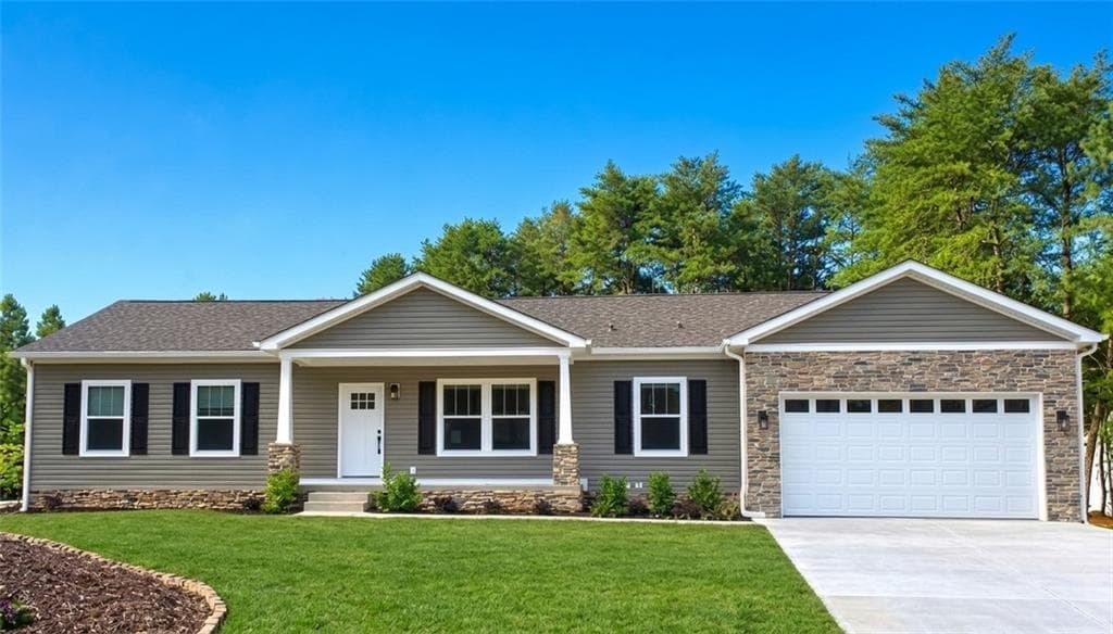 4 bedroom, 3 bathroom, 1,860 sq ft single family residence for sale at 5574 Saddle Club Road, Gainesville, GA 30506