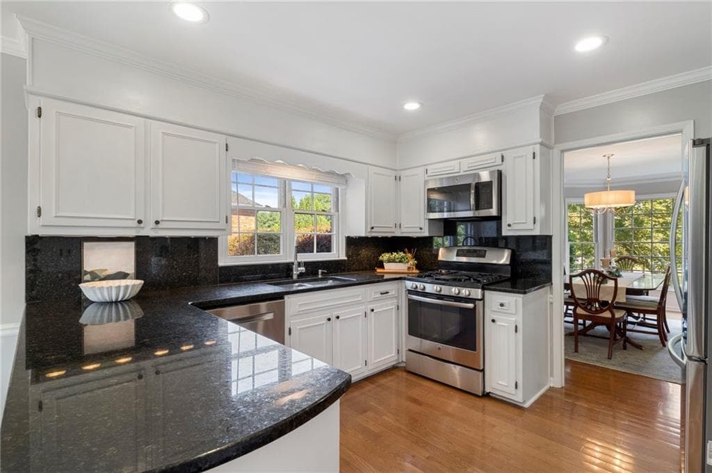 4 bedroom, 3 bathroom, 3,466 sq ft single family residence under contract at 4402 Nassau Way, Marietta, GA 30068 — photo 7