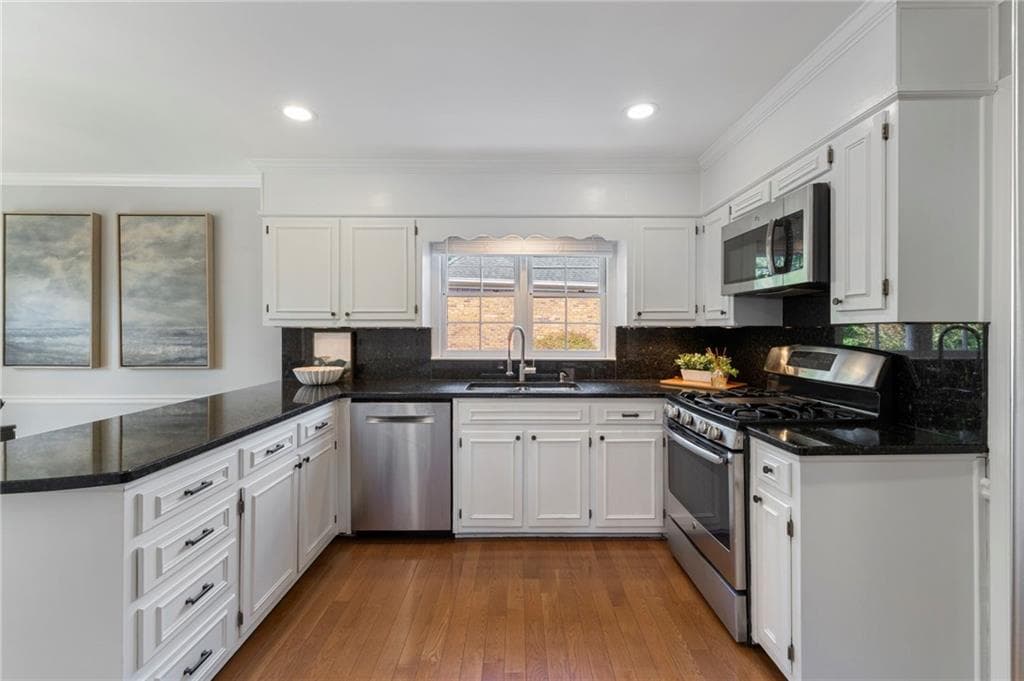 4 bedroom, 3 bathroom, 3,466 sq ft single family residence under contract at 4402 Nassau Way, Marietta, GA 30068 — photo 8