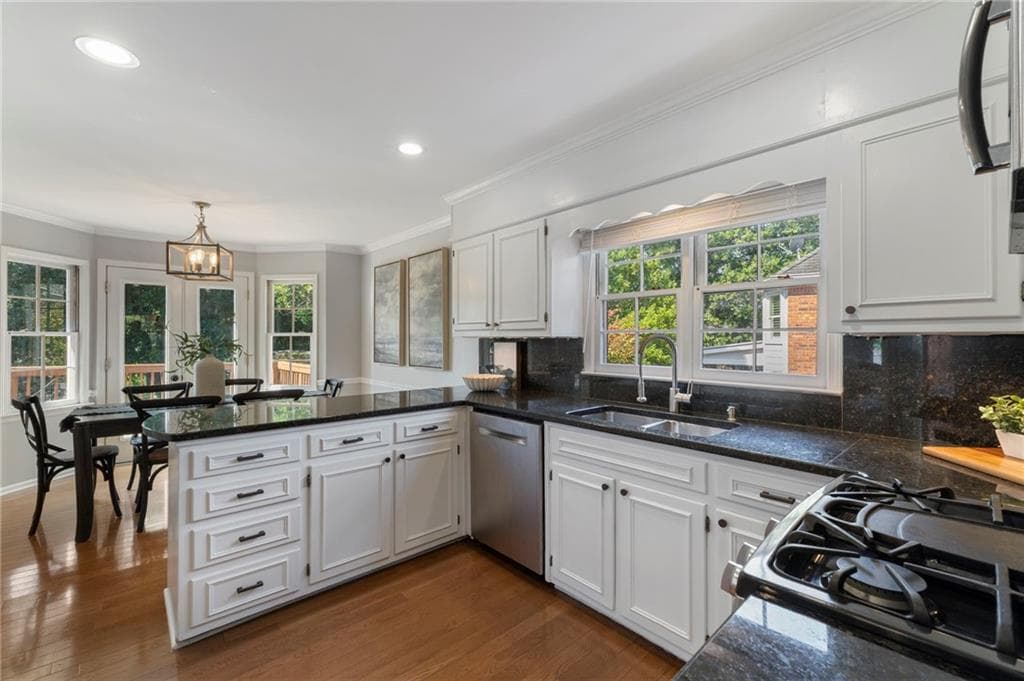 4 bedroom, 3 bathroom, 3,466 sq ft single family residence under contract at 4402 Nassau Way, Marietta, GA 30068 — photo 9