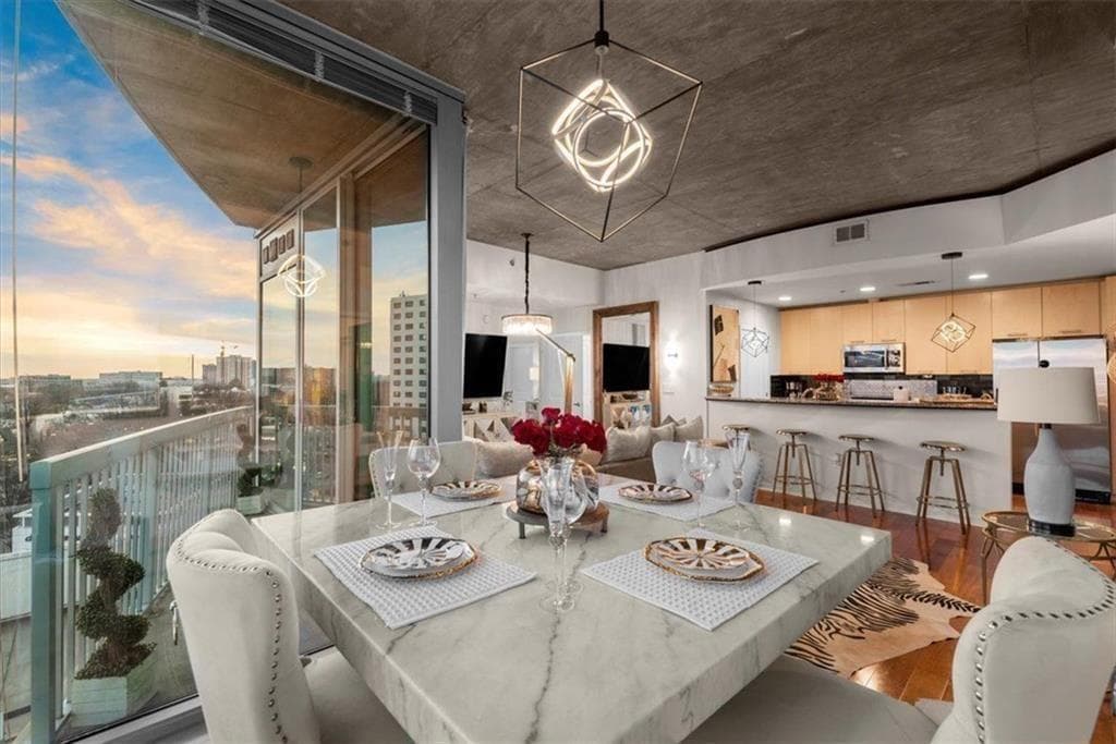 2 bedroom, 2 bathroom, 1,245 sq ft condominium for sale at 3324 Peachtree Road 902, Atlanta, GA 30326