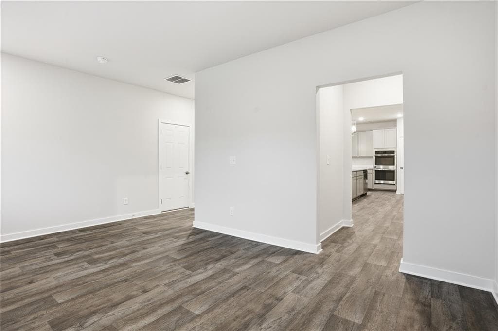 4 bedroom, 4 bathroom, 2,850 sq ft single family residence under contract at 340 Jarrett Street, Fairburn, GA 30213 — photo 4