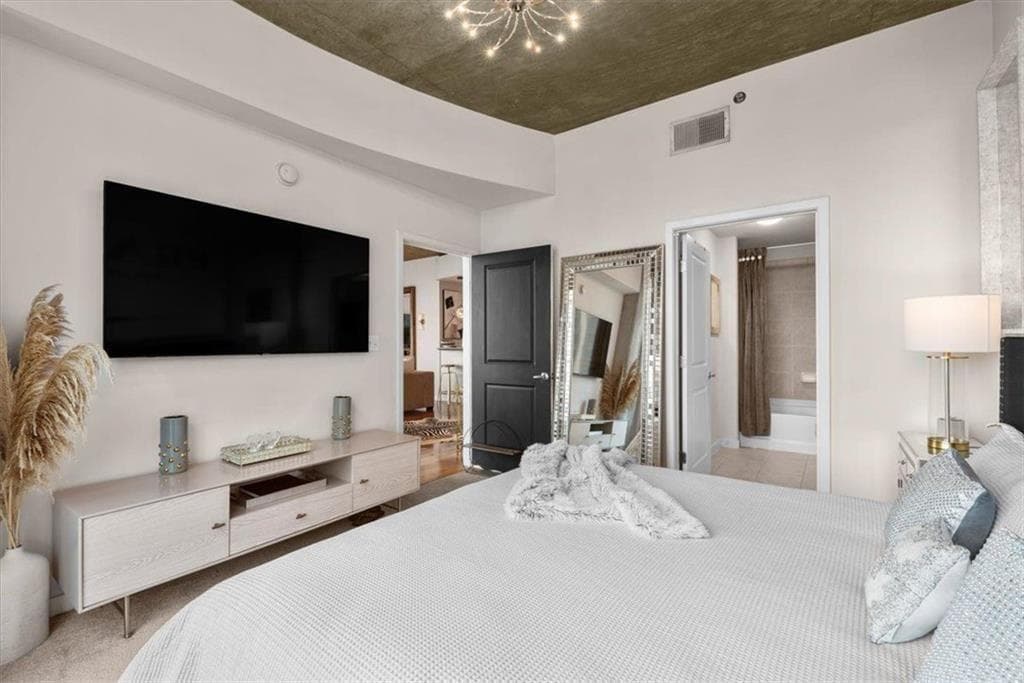 2 bedroom, 2 bathroom, 1,245 sq ft condominium for sale at 3324 Peachtree Road 902, Atlanta, GA 30326 — photo 6