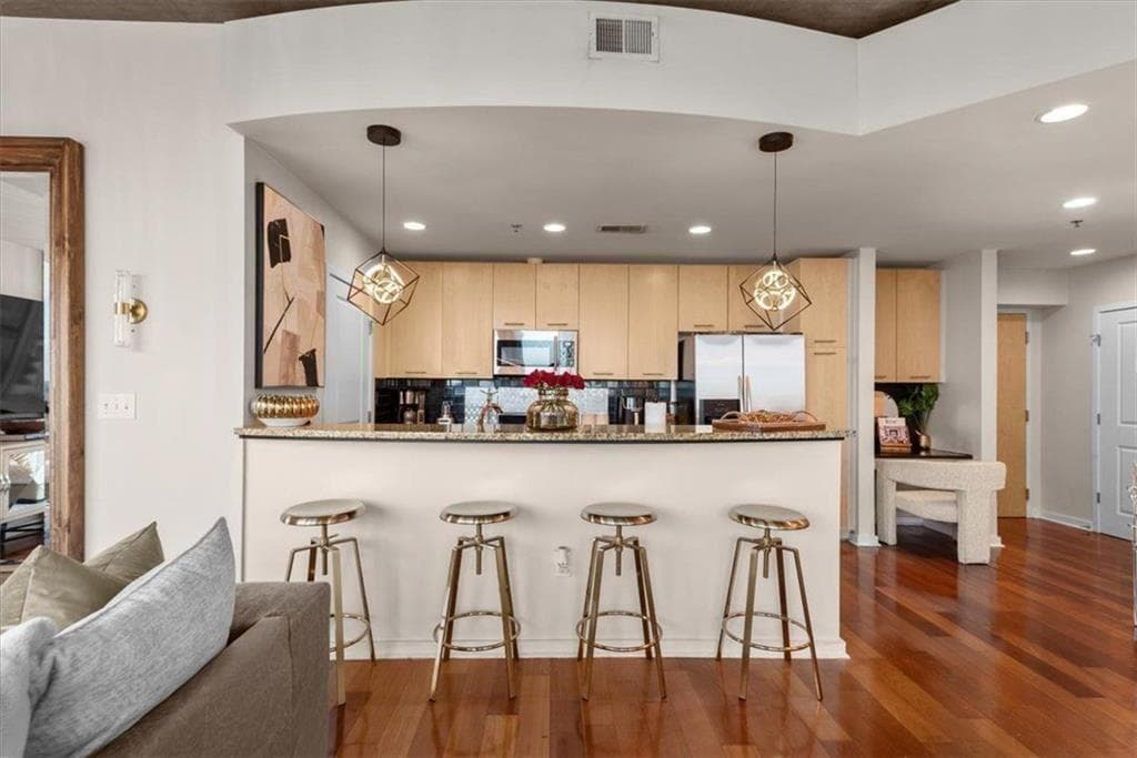 2 bedroom, 2 bathroom, 1,245 sq ft condominium for sale at 3324 Peachtree Road 902, Atlanta, GA 30326 — photo 10