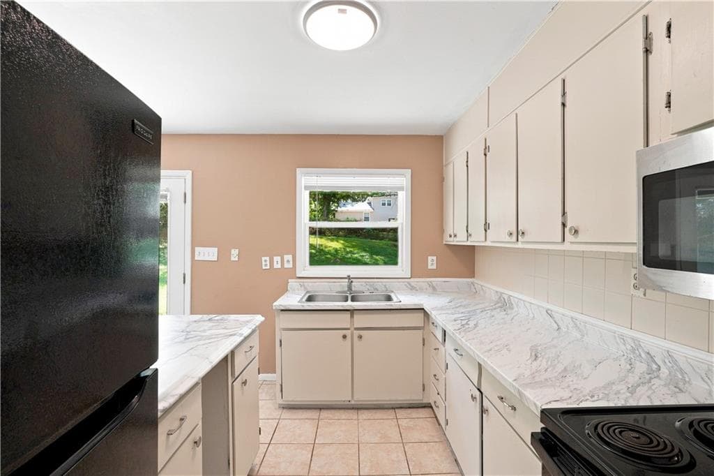 4 bedroom, 2 bathroom, 1,622 sq ft single family residence for sale at 3713 Elkridge Drive, Decatur, GA 30032 — photo 2