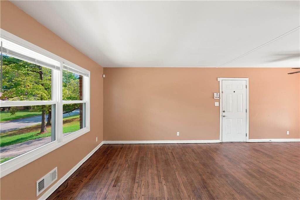 4 bedroom, 2 bathroom, 1,622 sq ft single family residence for sale at 3713 Elkridge Drive, Decatur, GA 30032 — photo 6