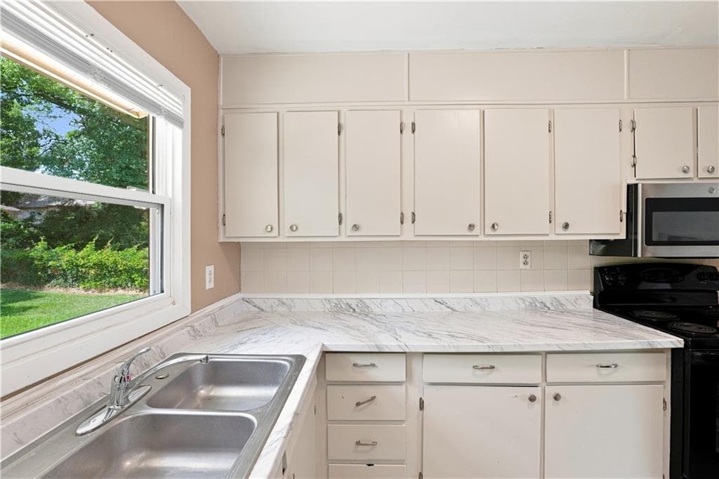 4 bedroom, 2 bathroom, 1,622 sq ft single family residence for sale at 3713 Elkridge Drive, Decatur, GA 30032 — photo 9