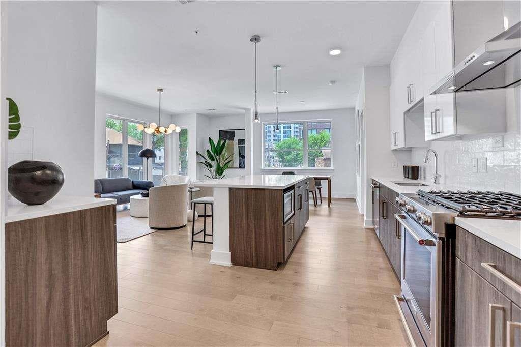 2 bedroom, 2 bathroom, 1,234 sq ft condominium for sale at 775 Juniper Street 101, Atlanta, GA 30308 — photo 3