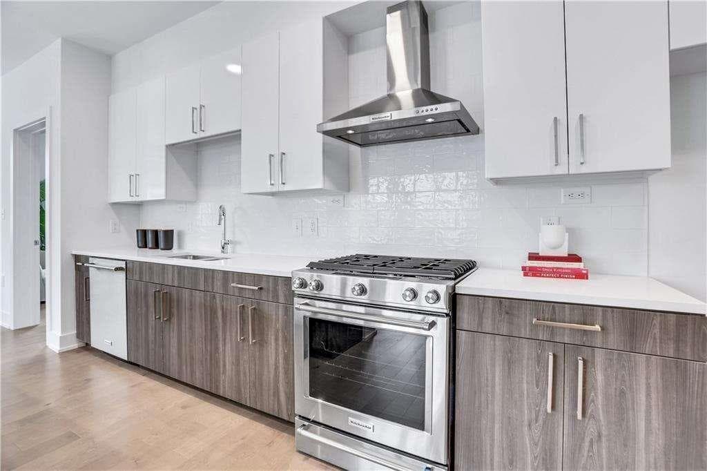 2 bedroom, 2 bathroom, 1,234 sq ft condominium for sale at 775 Juniper Street 101, Atlanta, GA 30308 — photo 4