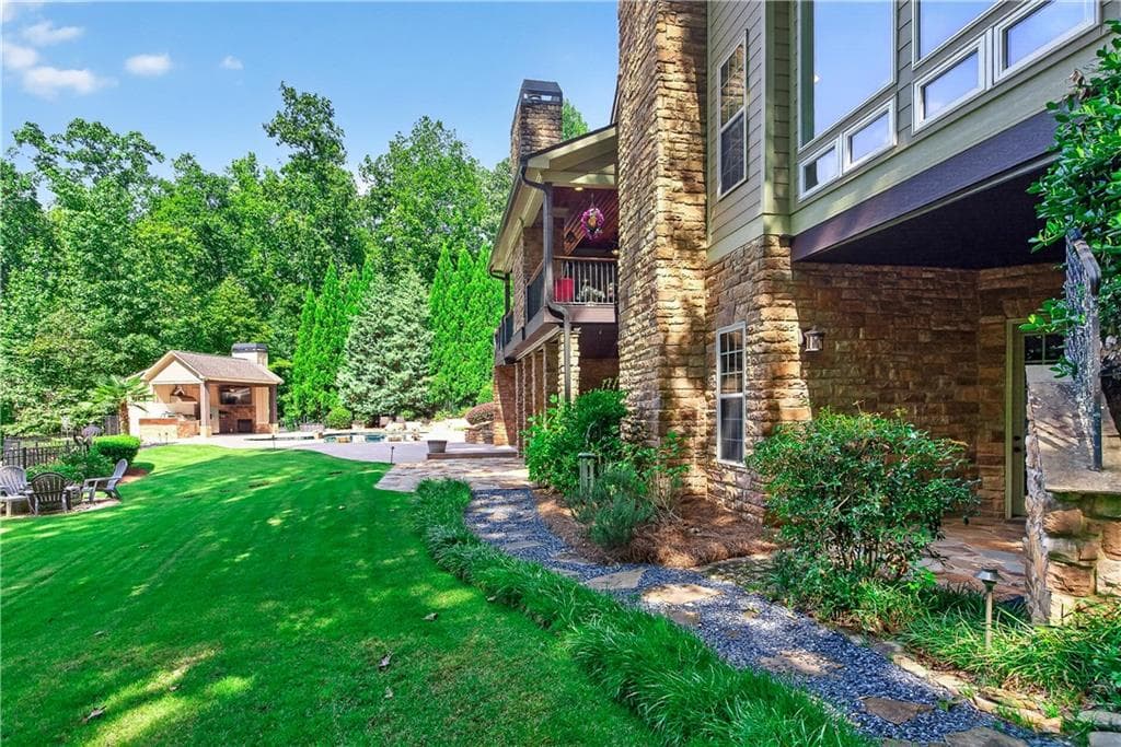 5 bedroom, 7 bathroom, 6,368 sq ft single family residence for sale at 18 Willow Place, Newnan, GA 30265 — photo 7