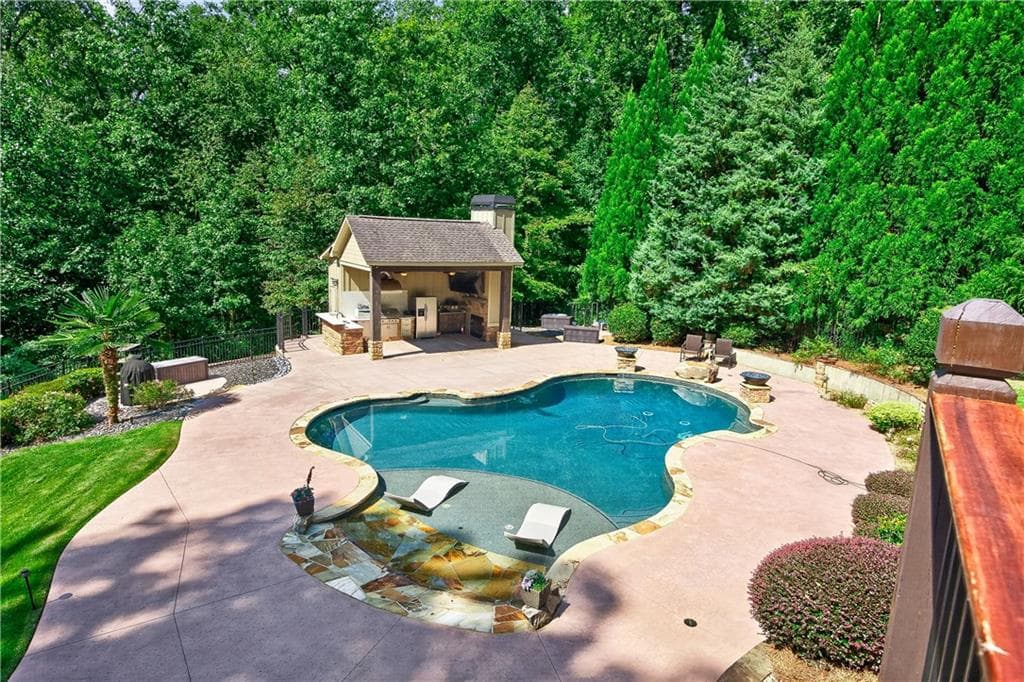 5 bedroom, 7 bathroom, 6,368 sq ft single family residence for sale at 18 Willow Place, Newnan, GA 30265 — photo 9