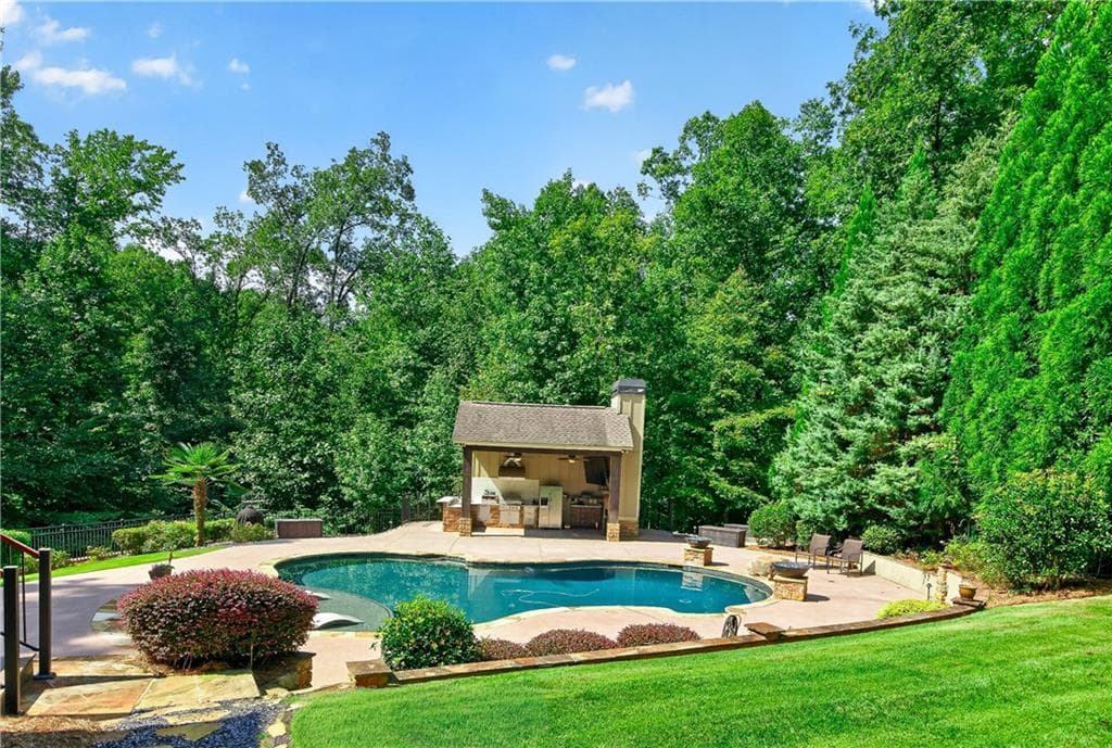 5 bedroom, 7 bathroom, 6,368 sq ft single family residence for sale at 18 Willow Place, Newnan, GA 30265 — photo 10