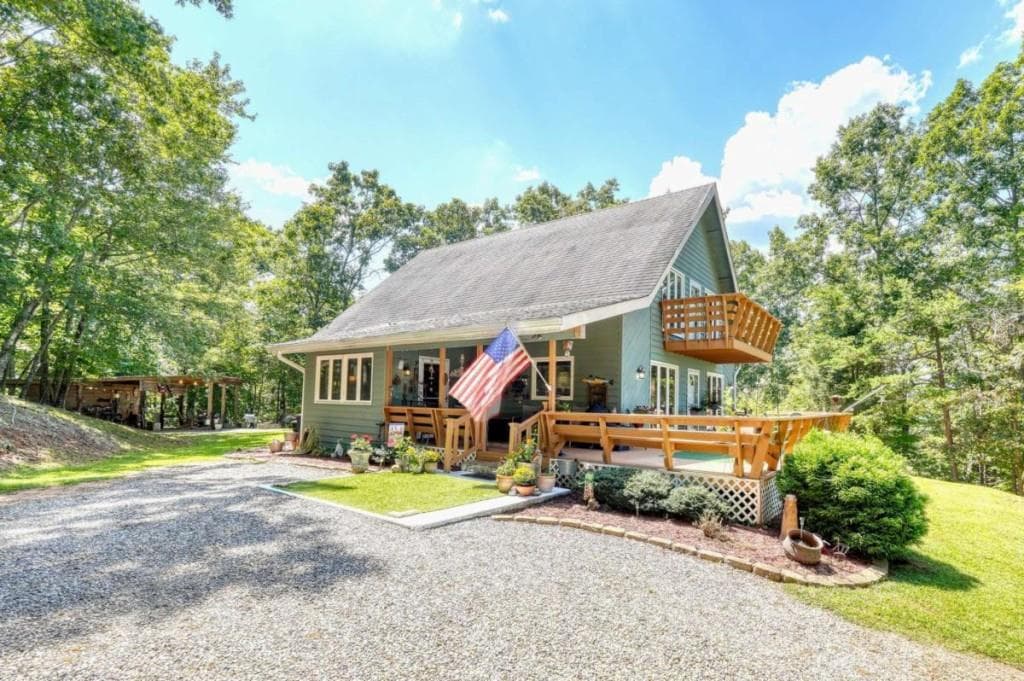 3 bedroom, 2 bathroom, 2,108 sq ft single family residence for sale at 416 Autumn Hills Drive, Morganton, GA 30560 — photo 3