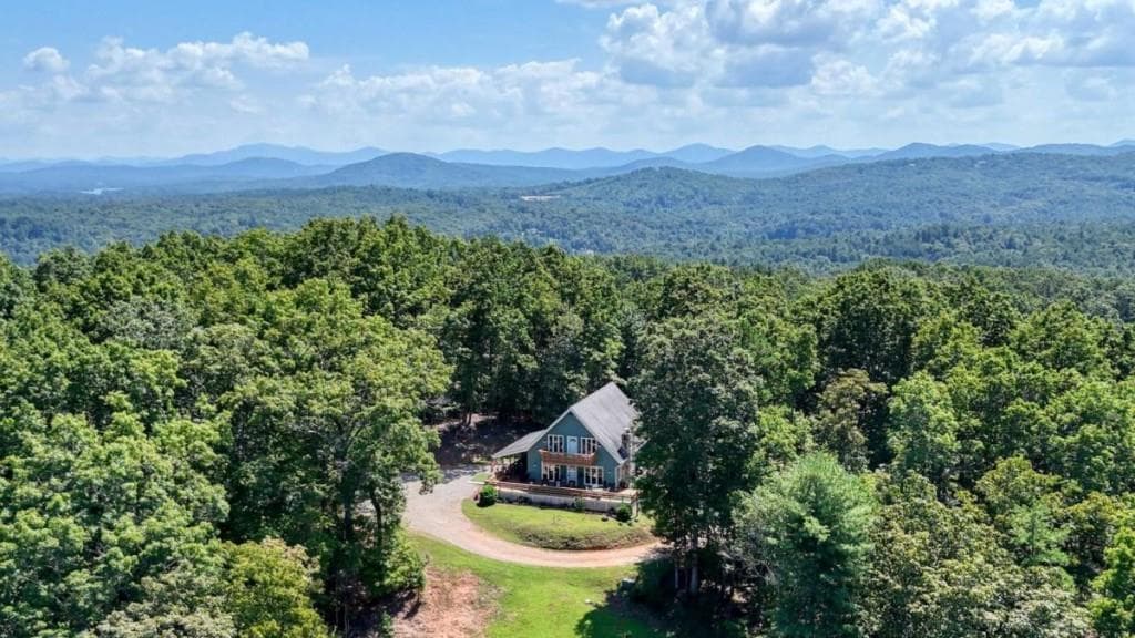 3 bedroom, 2 bathroom, 2,108 sq ft single family residence for sale at 416 Autumn Hills Drive, Morganton, GA 30560 — photo 9