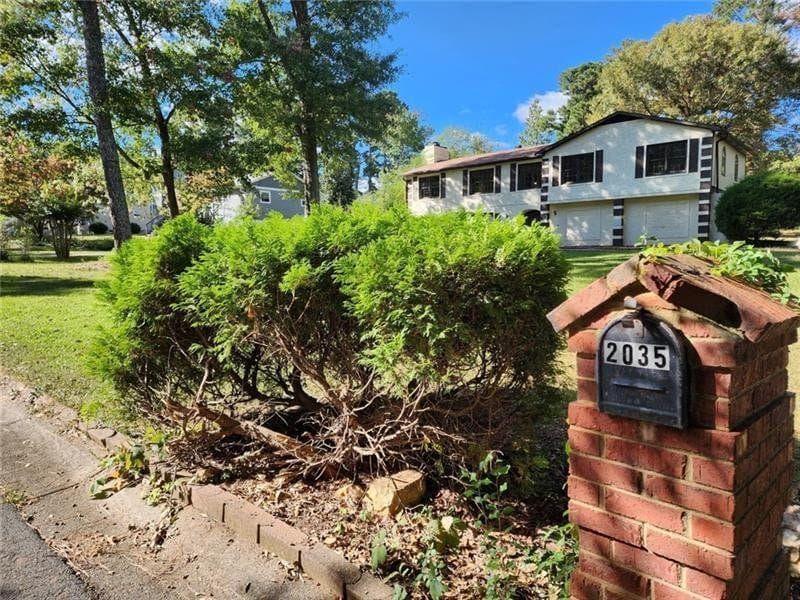 5 bedroom, 3 bathroom, 1,918 sq ft single family residence for rent at 2035 Debra Lane, Marietta, GA 30066 for $2,995 a month — photo 2