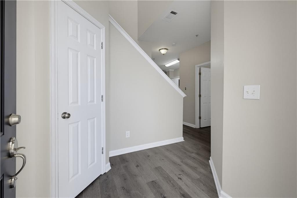 2 bedroom, 3 bathroom, 1,418 sq ft townhouse for sale at 7076 Biltmore Trace, Lithonia, GA 30058 — photo 6