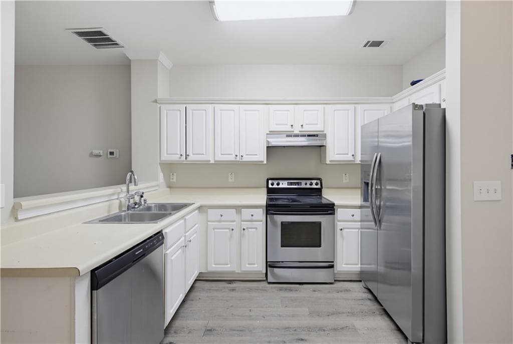 2 bedroom, 3 bathroom, 1,418 sq ft townhouse for sale at 7076 Biltmore Trace, Lithonia, GA 30058 — photo 9