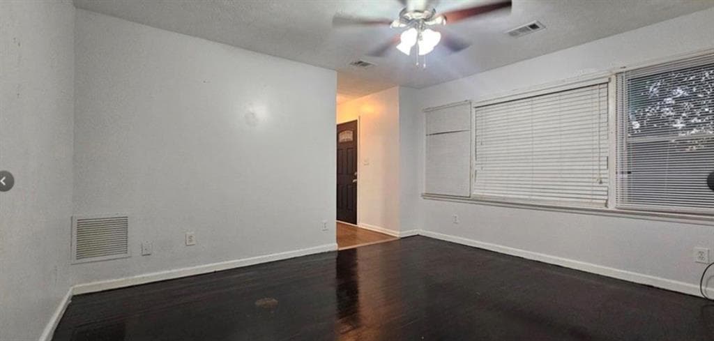 3 bedroom, 1 bathroom, 951 sq ft single family residence for sale at 5652 Ash Street, Forest Park, GA 30297 — photo 3