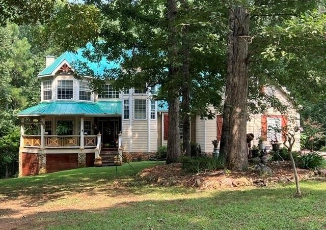 6 bedroom, 4 bathroom, 3,301 sq ft single family residence for sale at 1014 Miss Amber Way, Locust Grove, GA 30248 — photo 2