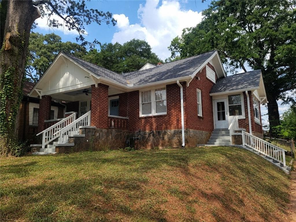 4 bedroom, 2 bathroom, 2,689 sq ft single family residence for sale at 1025 Katherwood Drive, Atlanta, GA 30310 — photo 3