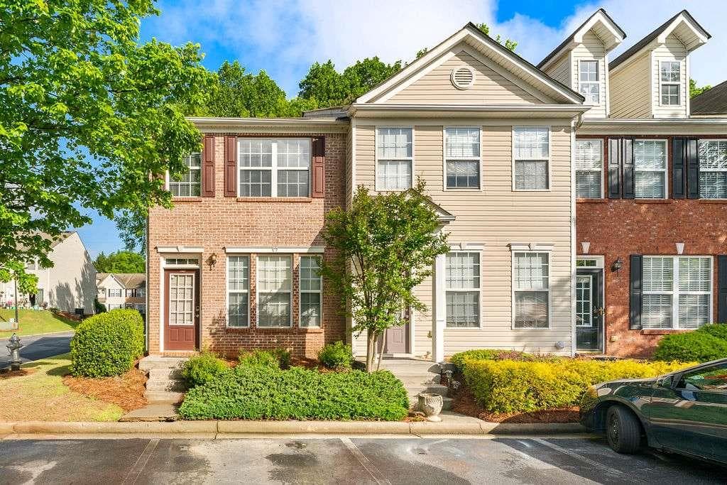 2 bedroom, 3 bathroom, 1,408 sq ft single family residence for sale at 1343 Penhurst Drive, Lawrenceville, GA 30043
