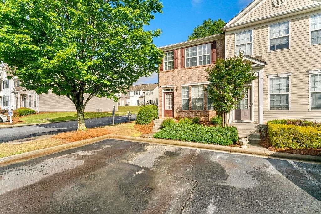 2 bedroom, 3 bathroom, 1,408 sq ft single family residence for sale at 1343 Penhurst Drive, Lawrenceville, GA 30043 — photo 2