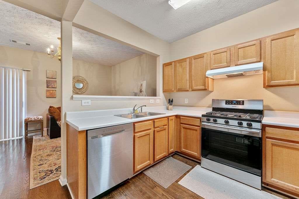 2 bedroom, 3 bathroom, 1,408 sq ft single family residence for sale at 1343 Penhurst Drive, Lawrenceville, GA 30043 — photo 3