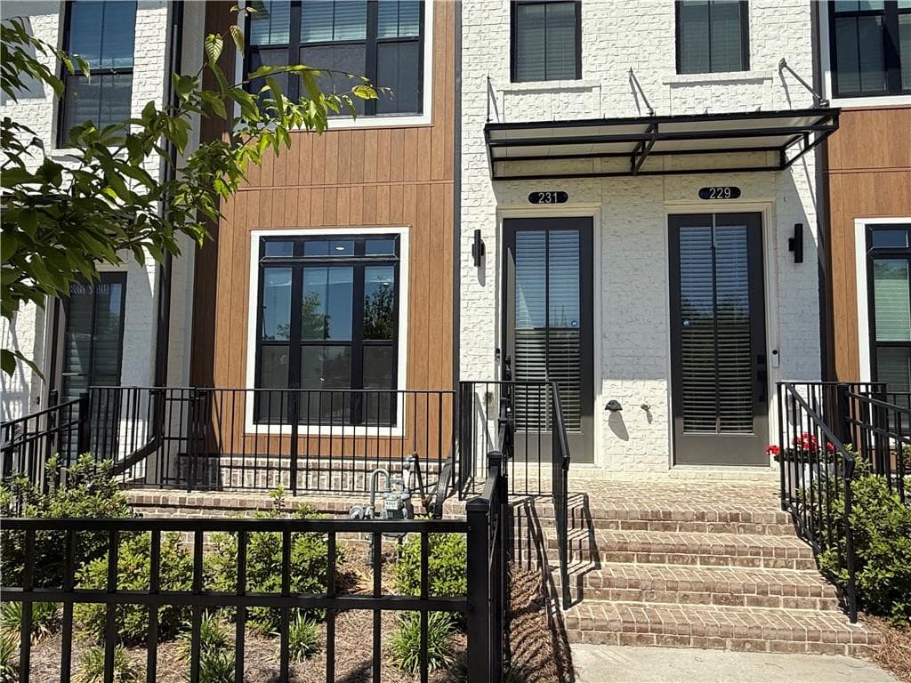 2 bedroom, 4 bathroom, 1,837 sq ft townhouse for sale at 231 Downing Drive, Alpharetta, GA 30022 — photo 3