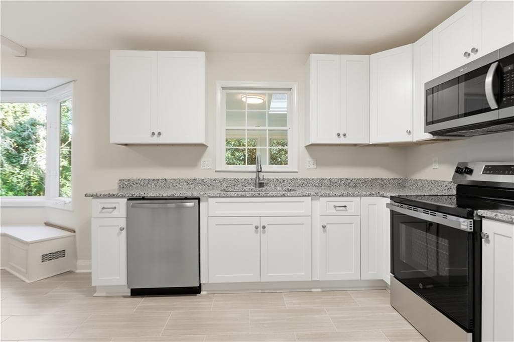 4 bedroom, 3 bathroom, 3,419 sq ft single family residence under contract at 1215 Lake Crest Terrace, Roswell, GA 30075 — photo 2