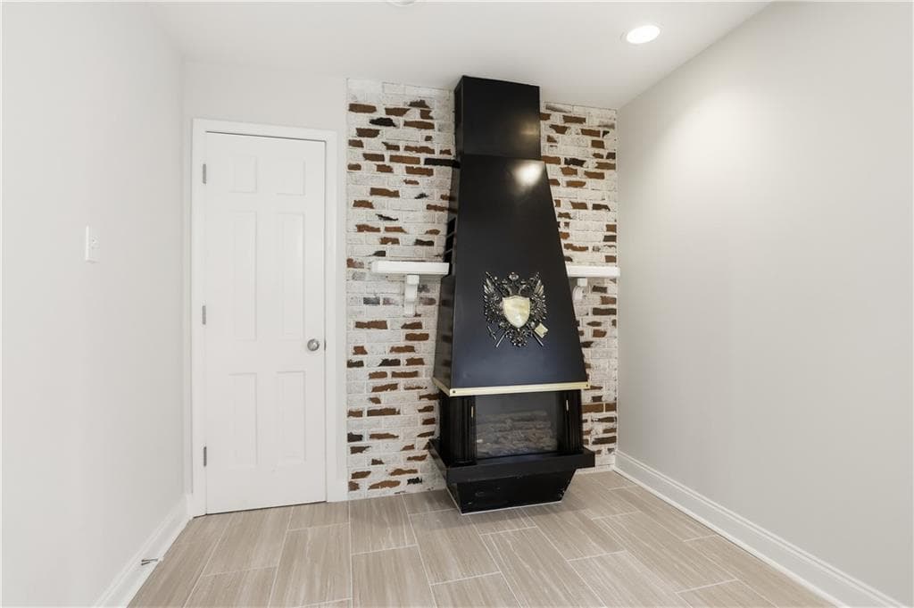 4 bedroom, 3 bathroom, 3,419 sq ft single family residence under contract at 1215 Lake Crest Terrace, Roswell, GA 30075 — photo 10
